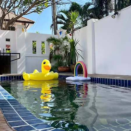 Villa Sunshine Near Private Pool Pattaya