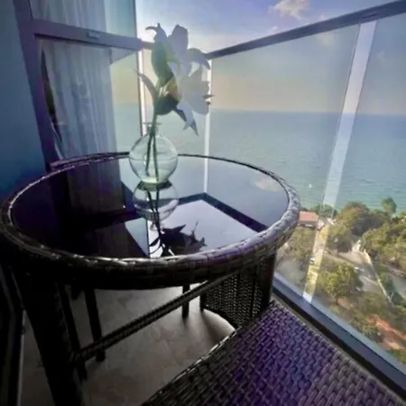 Beachfront 1br With Breathtaking Views *