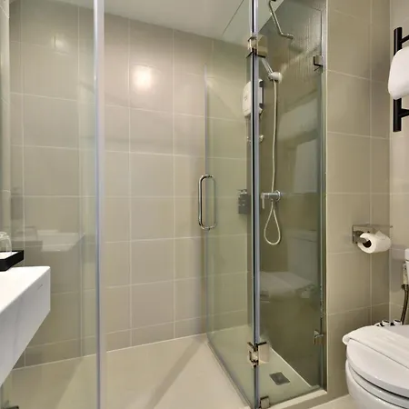 โรงแรม The Grass Serviced 4*