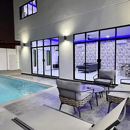 Pool 435 Nearby Walking Street *