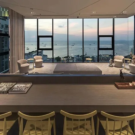 The Base - Spacious 70sqm, 2 Bedroom, 2 Bathroom, Penthouse - Centre - 592 Apartment Pattaya