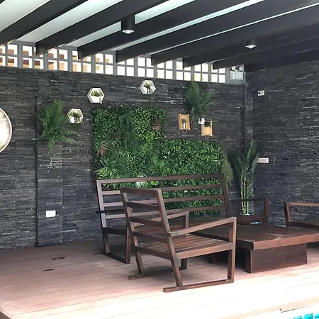 Majestic Pool * Pattaya
