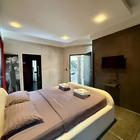 Pool 15 Nearby Walking Street * Pattaya