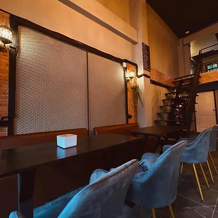 Friends Station & Cafe *