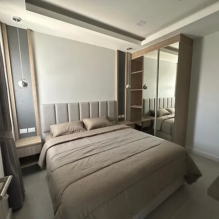 Deluxe Midtown 3bed Villa
