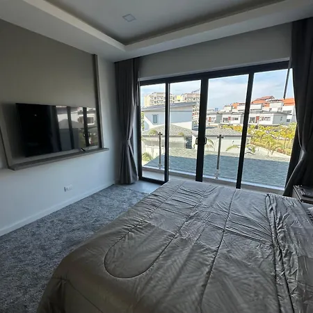 Deluxe Midtown 3bed