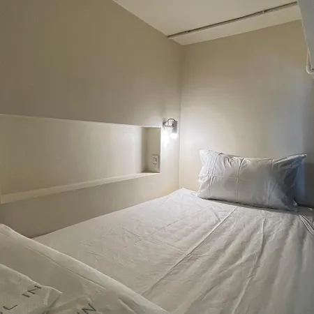 โรงแรมแคปซูล Wonderful 2
