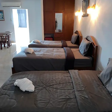 Green Beach Pattaya โรงแรม 2*