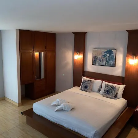 Green Beach Pattaya โรงแรม 2*