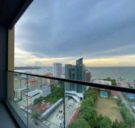 อพาร์ทเม้น The Edge X Monthstayz Thailand *