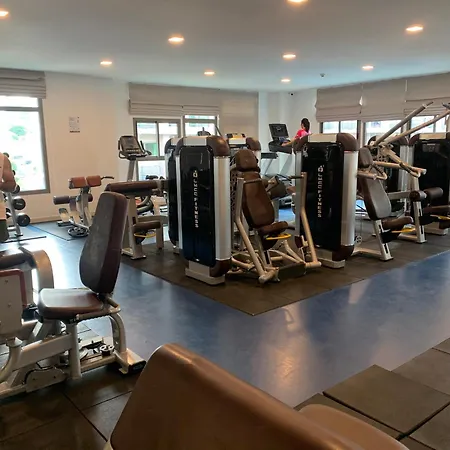 豪华两房两卫2 Bedrooms 2 Bathrooms 泳池公寓arcadia 靠近步行街 生活便利 อพาร์ทเม้น *