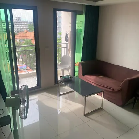 豪华两房两卫2 Bedrooms 2 Bathrooms 泳池公寓arcadia 靠近步行街 生活便利