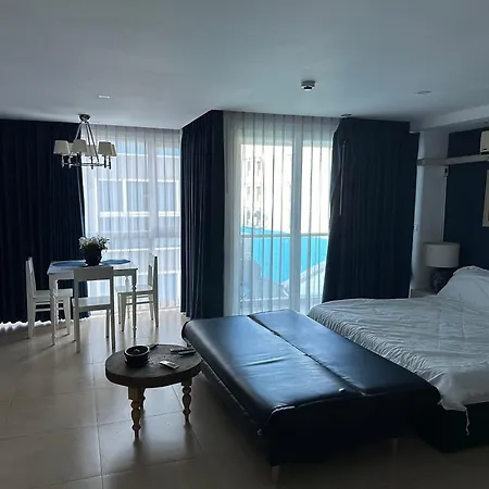 Large In The Heart Of * Pattaya