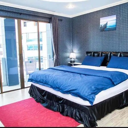 โรงแรม Merry Near Walking Street 3*