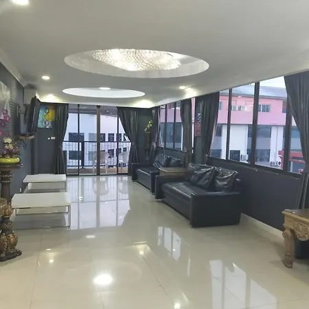โรงแรม Merry Near Walking Street 3*