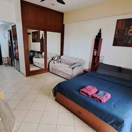 อพาร์ทเม้น Jomtien Condotel *