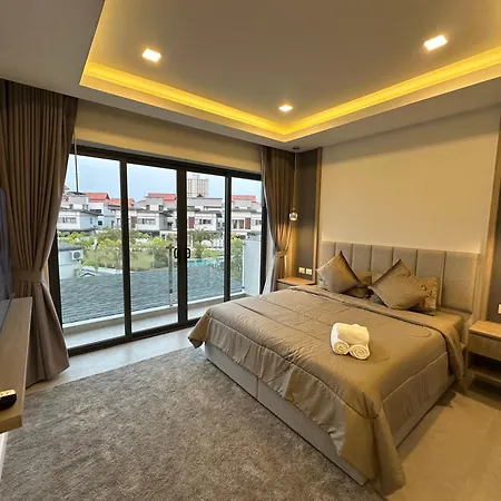 3 Bedroom Midtown Villa *