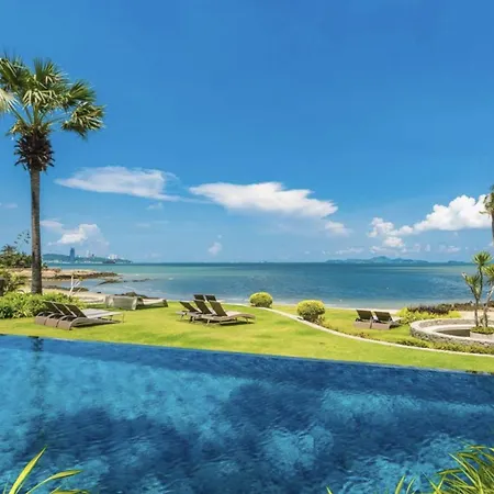 Seaview - The Palm Wongamat - Beachfront 19 Floor Apartment
