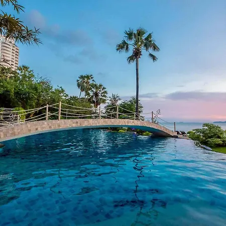 Seaview - The Palm Wongamat - Beachfront 19 Floor Apartment