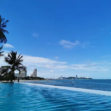 Luxury Beachfront With Ocean Views Apartment