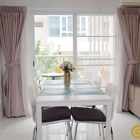 Apartment Private, Upscale, Neighborhood