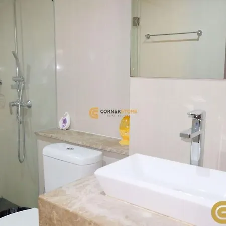 Apartment Private, Upscale, Neighborhood *