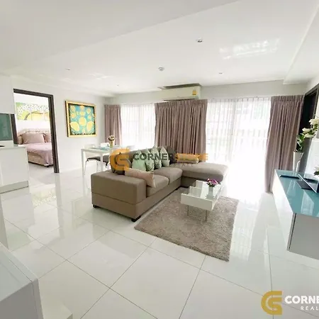 Apartment Private, Upscale, Neighborhood
