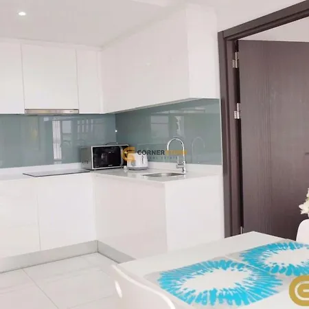 Apartment Private, Upscale, Neighborhood
