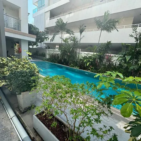 Apartment Private, Upscale, Neighborhood