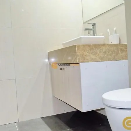 Apartment Private, Upscale, Neighborhood