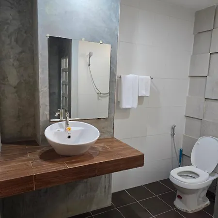 Middle Tree House 3* Pattaya