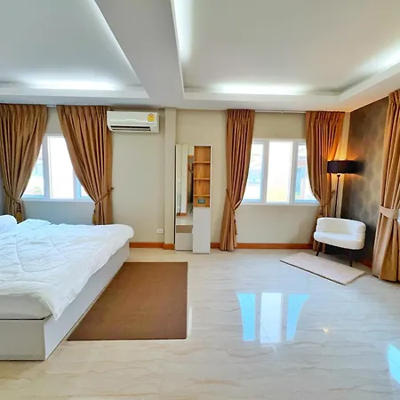3 Bedroom House, 200 Meters To Workspace, Pet Friendly * Pattaya