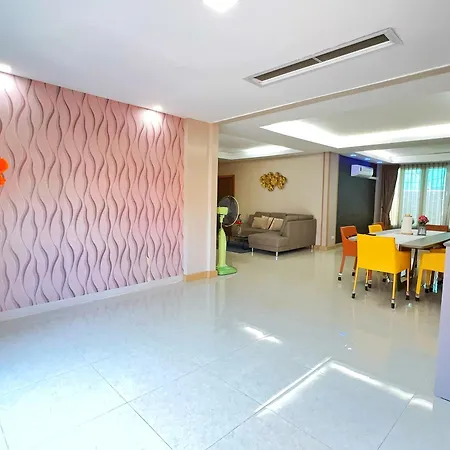 3 Bedroom House, 200 Meters To Workspace, Pet Friendly Pattaya