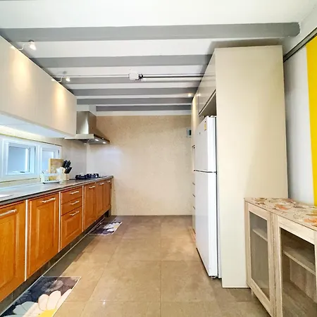 3 Bedroom House, 200 Meters To Workspace, Pet Friendly Holiday home Pattaya