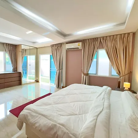 Holiday home 3 Bedroom House, 200 Meters To Workspace, Pet Friendly Pattaya