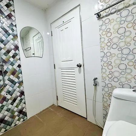 3 Bedroom House, 200 Meters To Workspace, Pet Friendly *