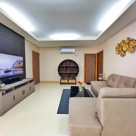 3 Bedroom House, 200 Meters To Workspace, Pet Friendly *