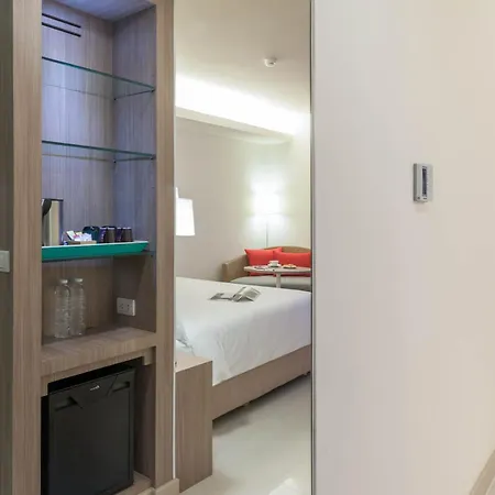 Travelodge Hotel 3*