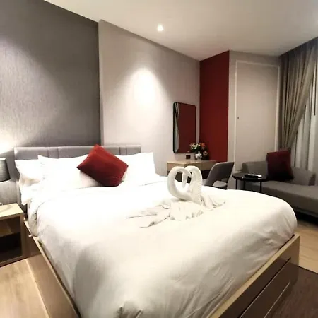 Maxhome At Edge Apartment