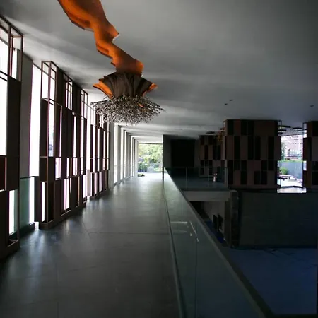 Maxhome At Edge Apartment *