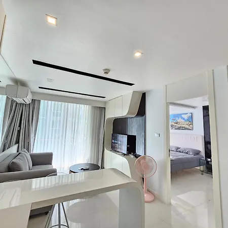 Center Pool View อพาร์ทเม้น Pattaya