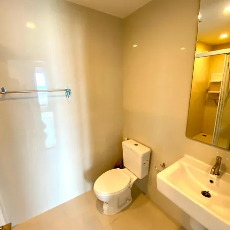 อพาร์ทเม้น The Base - Spacious, 2 Bedroom, 2 Bathroom, Penthouse - Centre - 595 *