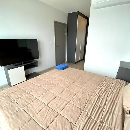 The Base - Spacious, 2 Bedroom, 2 Bathroom, Penthouse - Centre - 595 *
