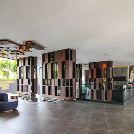 Downtown Charm Edge 1 Bedroom Seaview Apartment