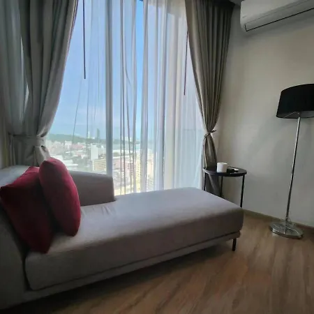 Downtown Charm Edge 1 Bedroom Seaview Apartment