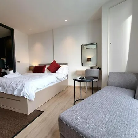 Downtown Charm Edge 1 Bedroom Seaview Apartment