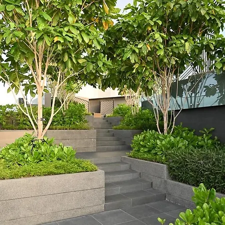 Downtown Charm Edge 1 Bedroom Seaview Apartment *