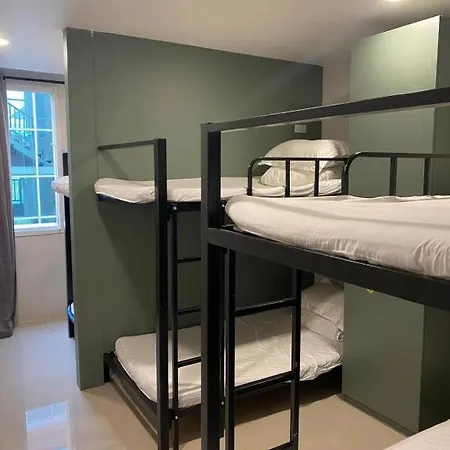 Hood Apartment *