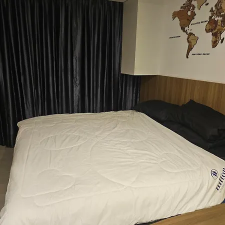Apartment Amazing Pool View In Wifi Netflix Pattaya