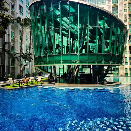 Amazing Pool View In Wifi Netflix
